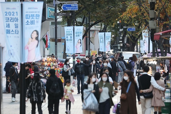 청년 취업자 월평균 252만원 벌어…58%는 부모와 산다